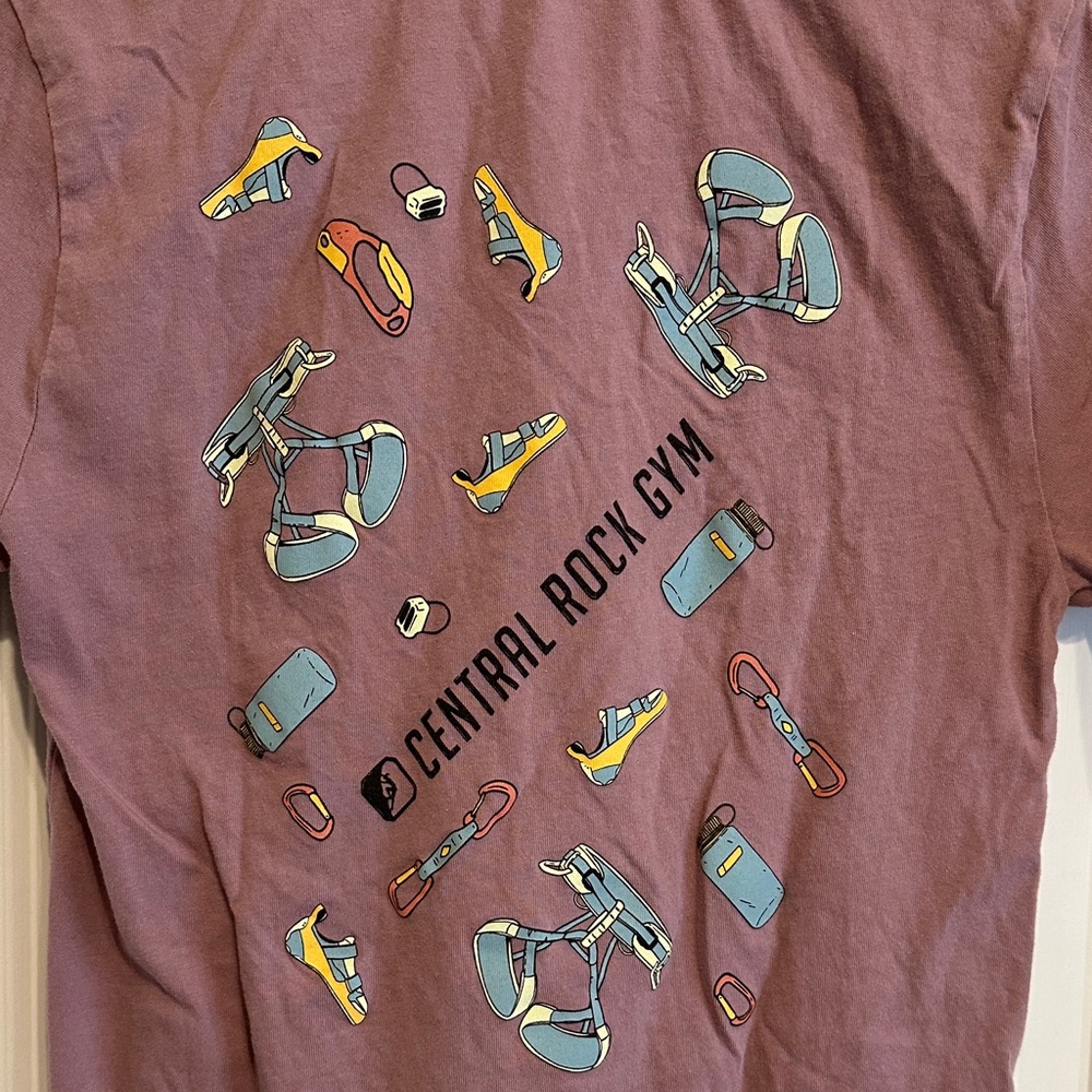 Central Rock Gym Graphic T-Shirt Women’s XS Dusky Rose Color
